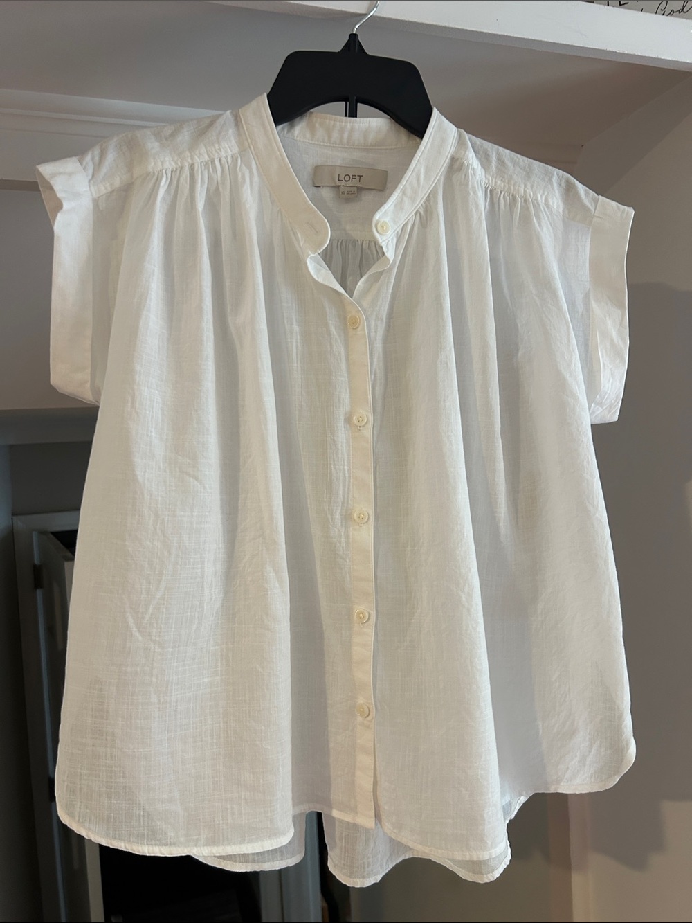 LOFT light and breezy White Button-Front Short Sleeve Top